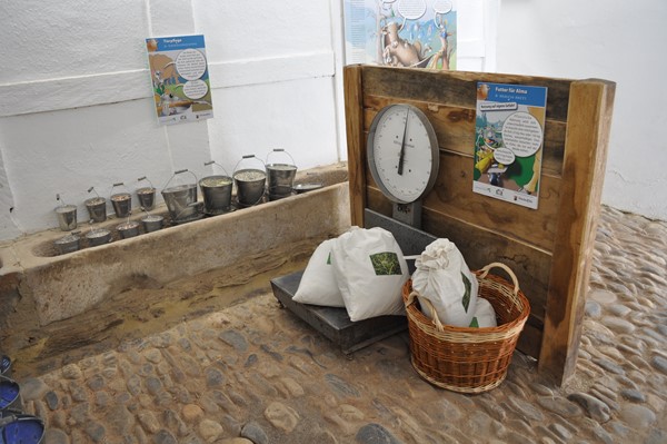 Futterstation im Glanrindstall © Monika Ebers